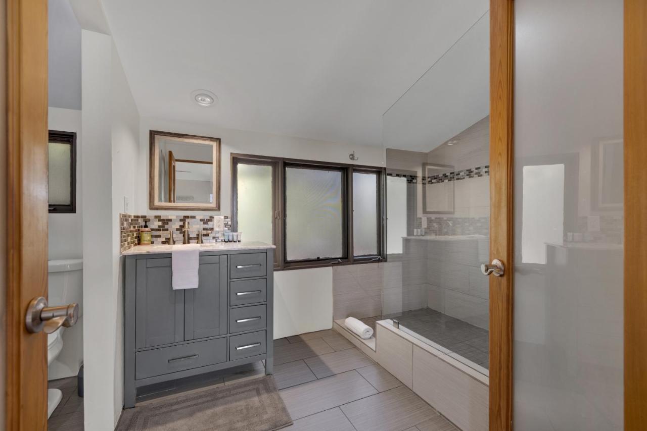 406 Lodge-A: Hot-Tub & 2 Blks To Main St เฟรเดอริกส์เบิร์ก ภายนอก รูปภาพ